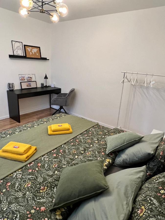 R&l Lazovna - Old Town And Parking Apartment Banska Bystrica
